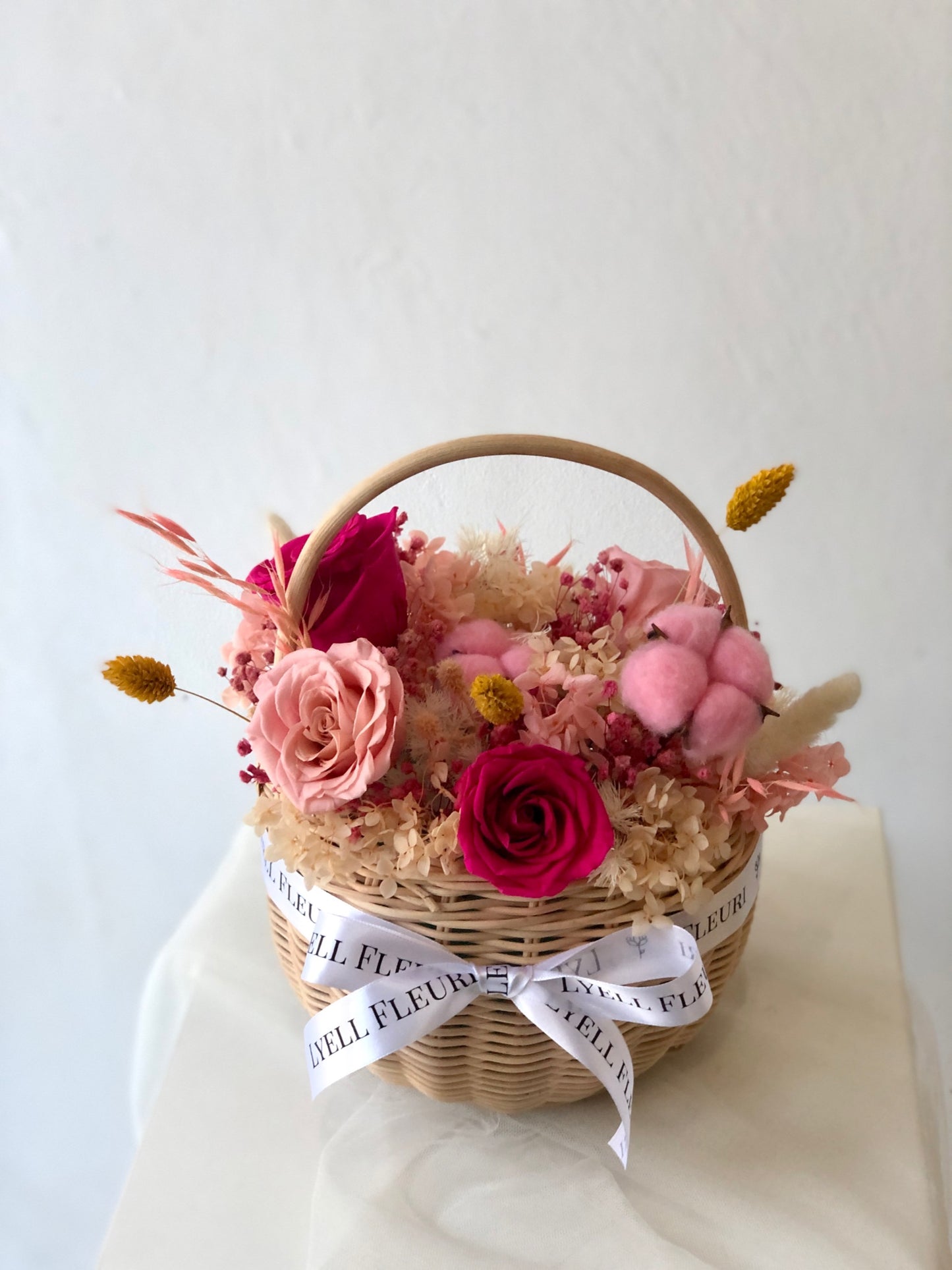 Omakase Preserved Rose Round Basket