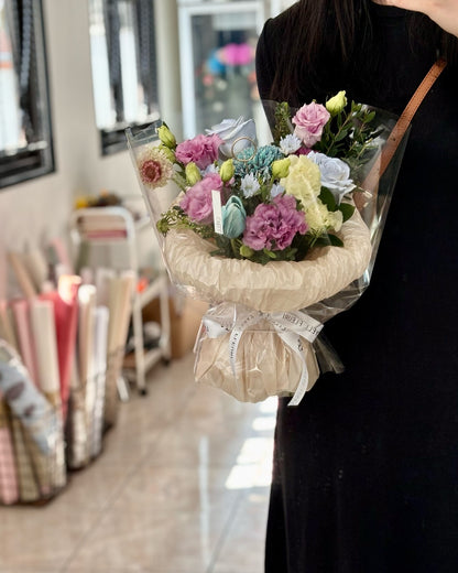 Frosty Bubblegum Round Bouquet