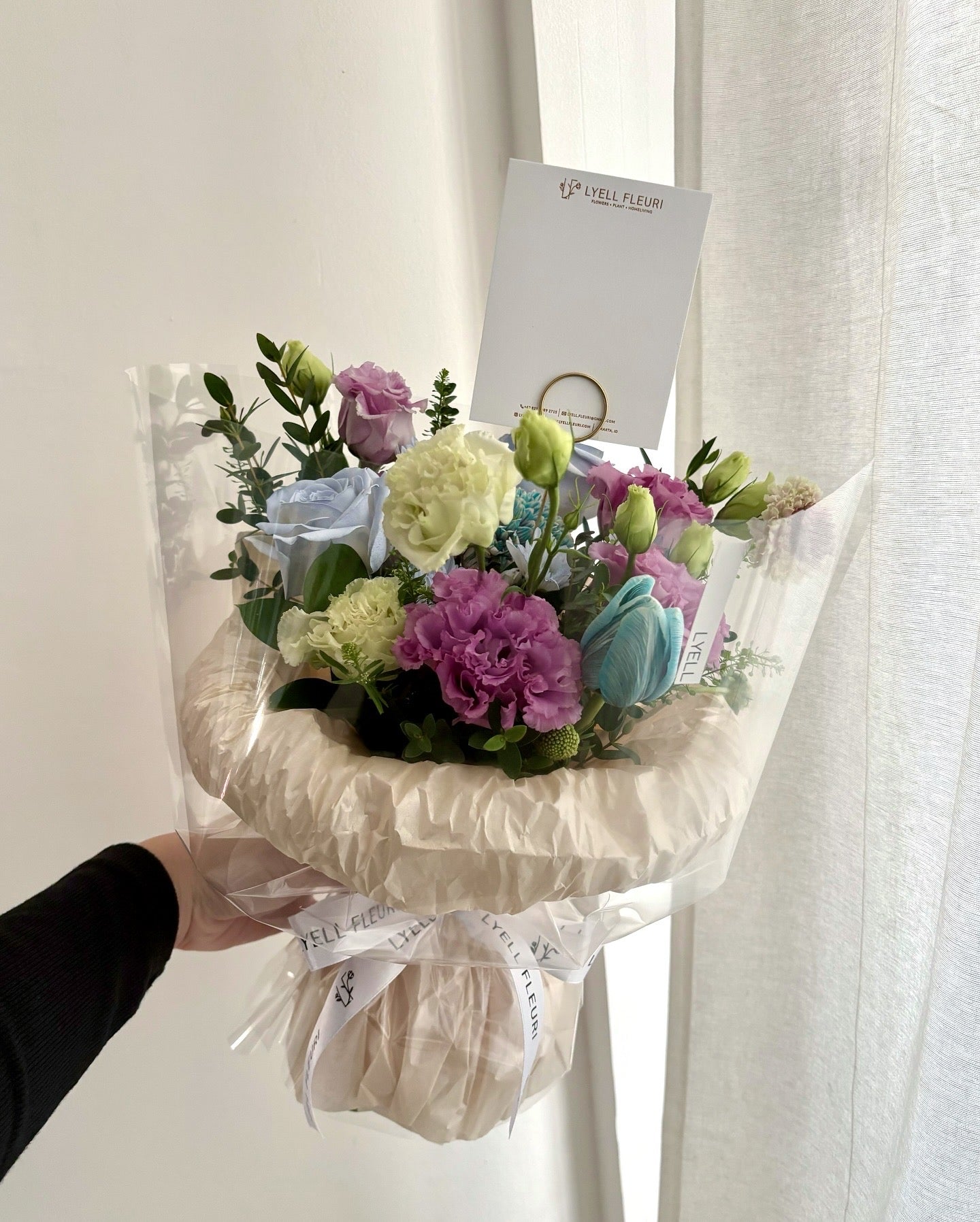 Frosty Bubblegum Round Bouquet