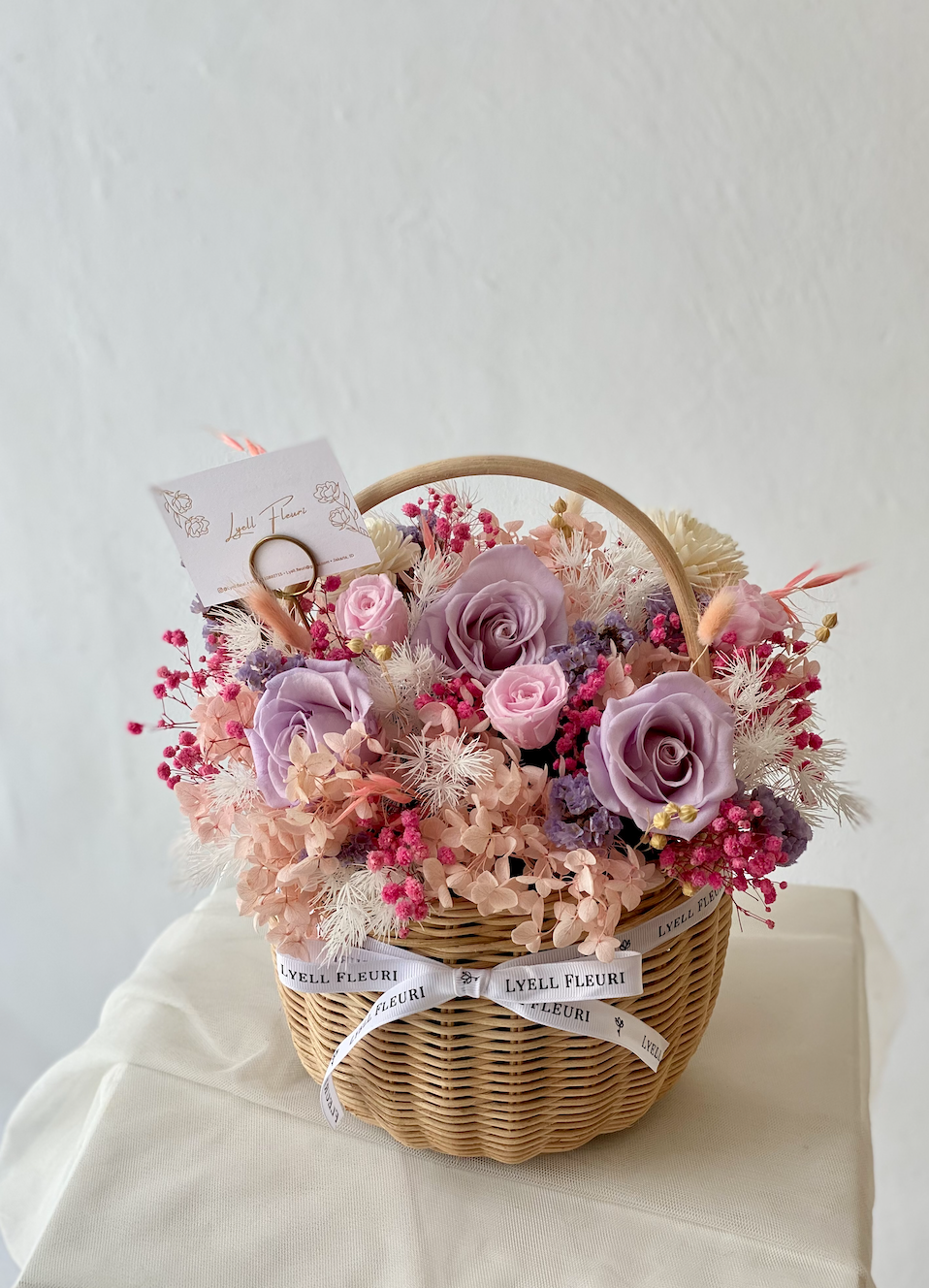 Omakase Preserved Rose Round Basket